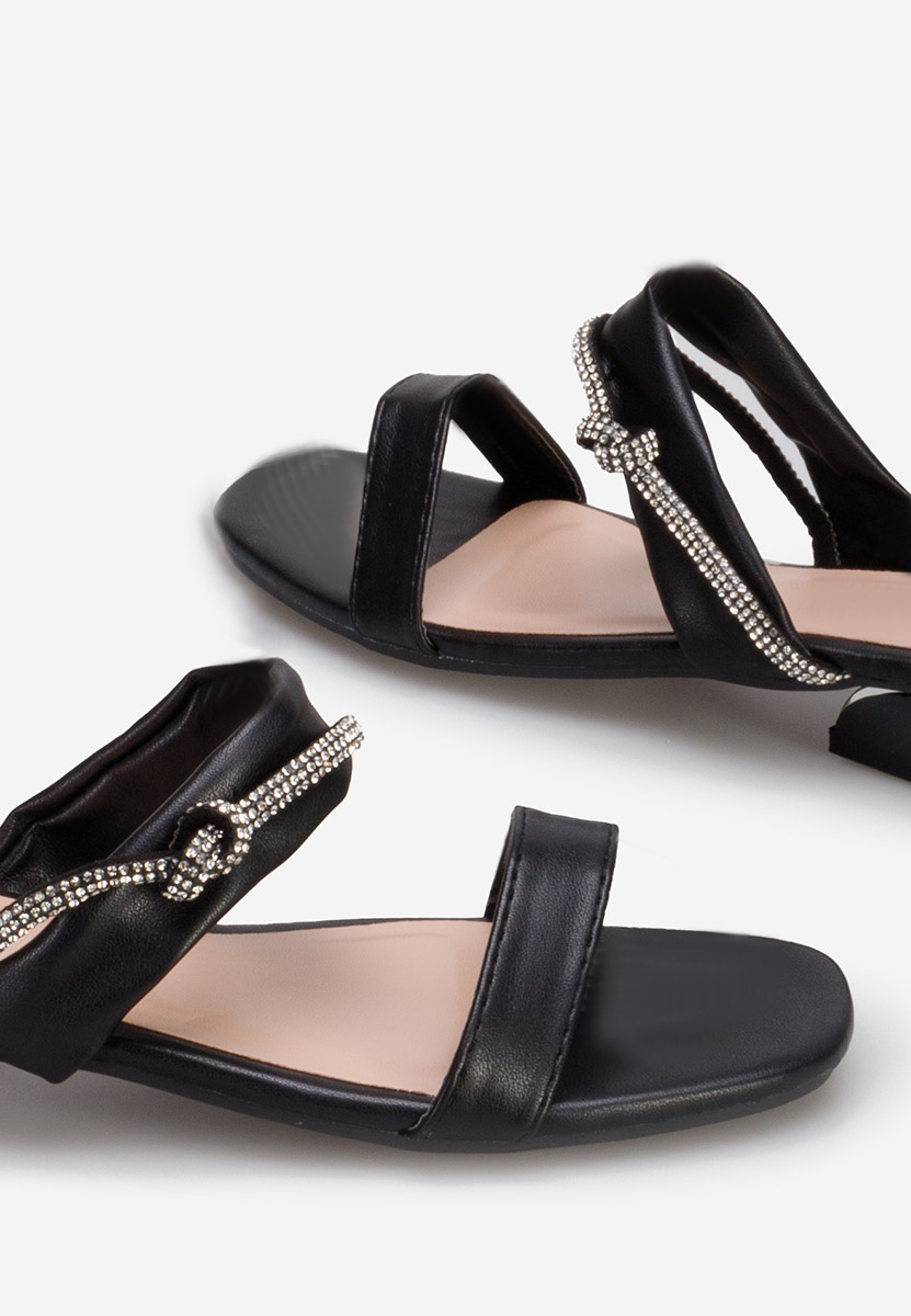 Czarne klapki na obcasie Raziana