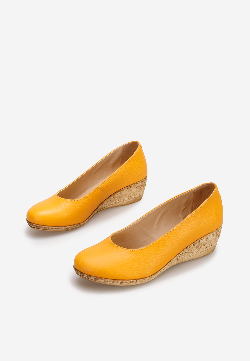 Żółte czółenka na koturnie Sonia V3