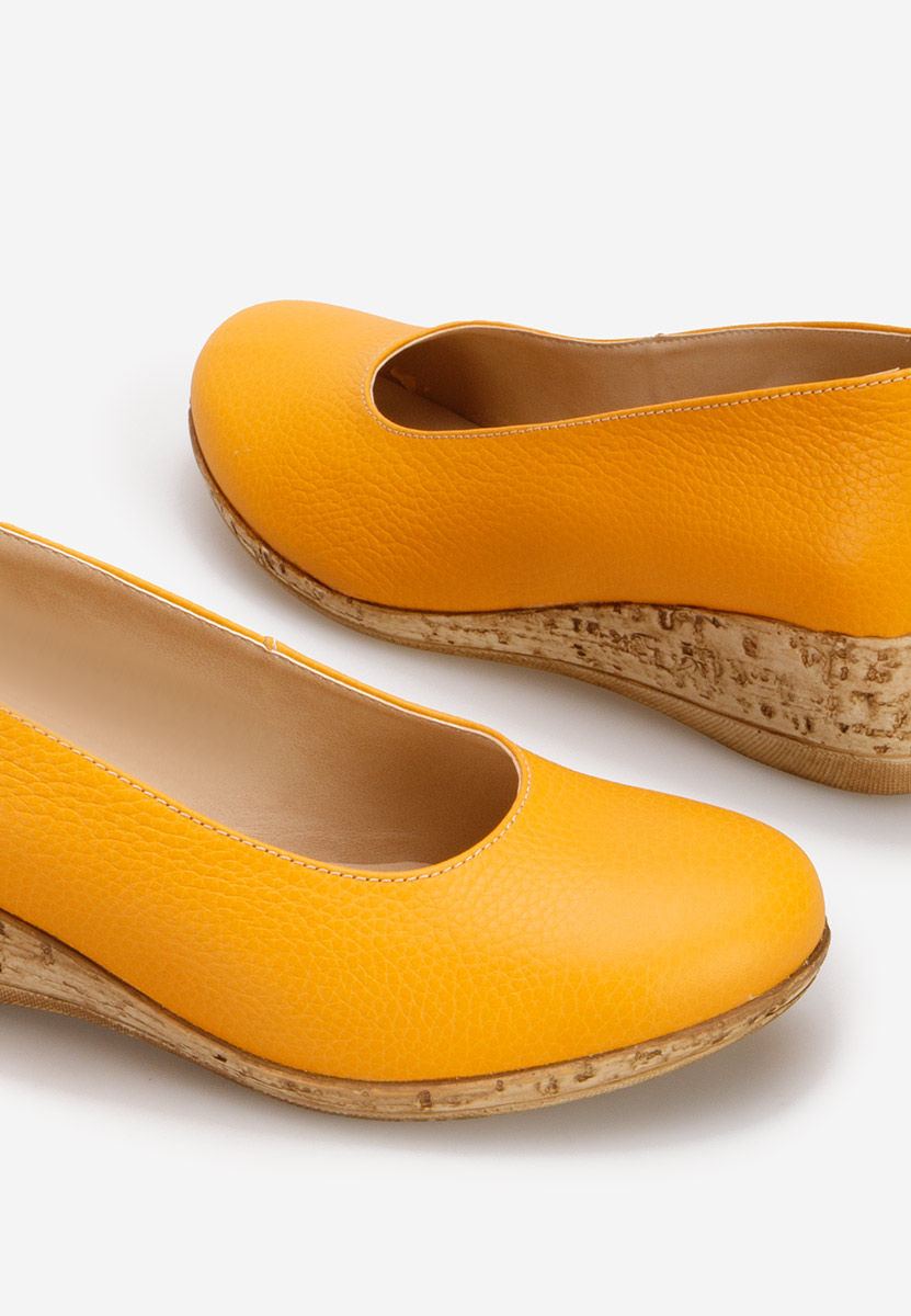 Żółte czółenka na koturnie Sonia V3