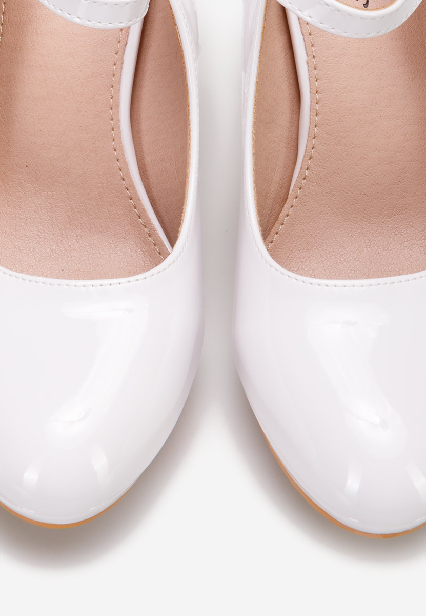 Białe czółenka na słupku Donatella