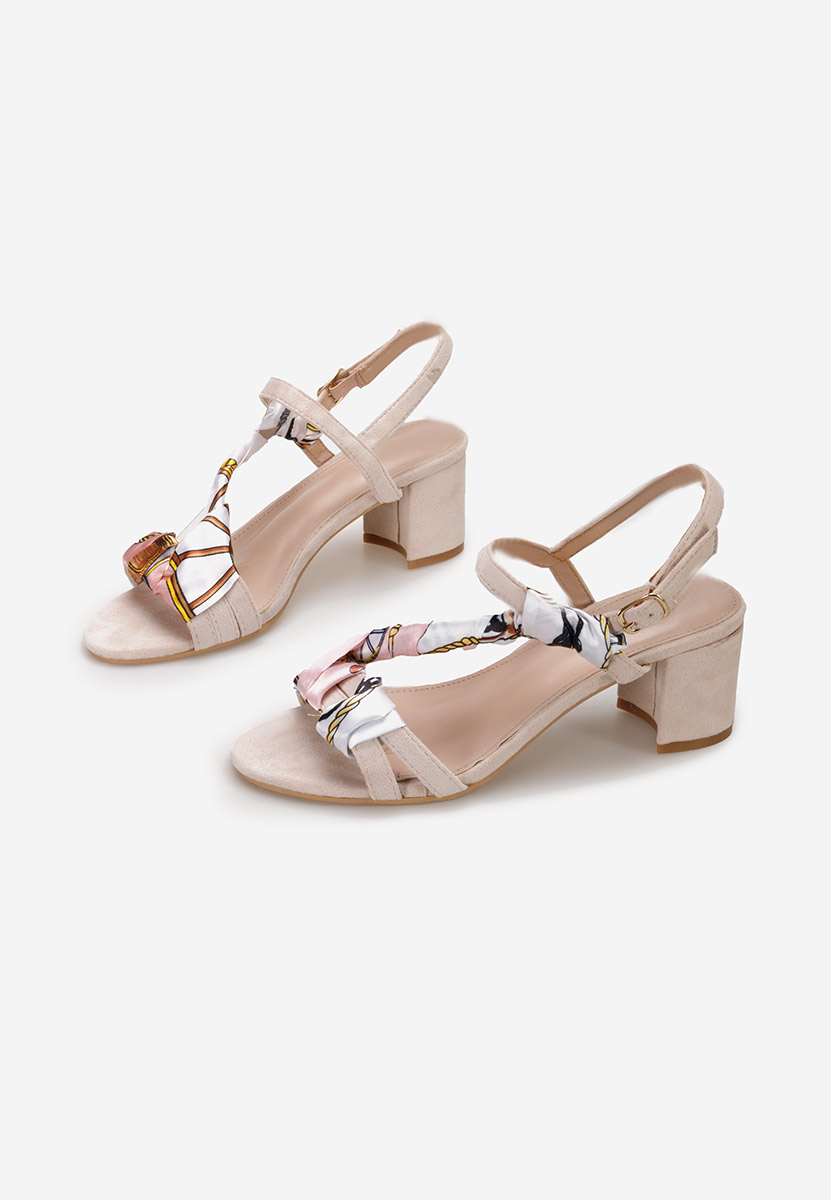 Beżowe sandały na słupku Alvega