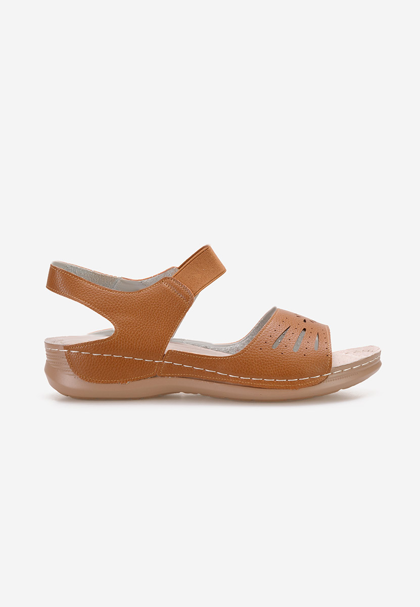 Camelowe sandały na niskim koturnie Krisia