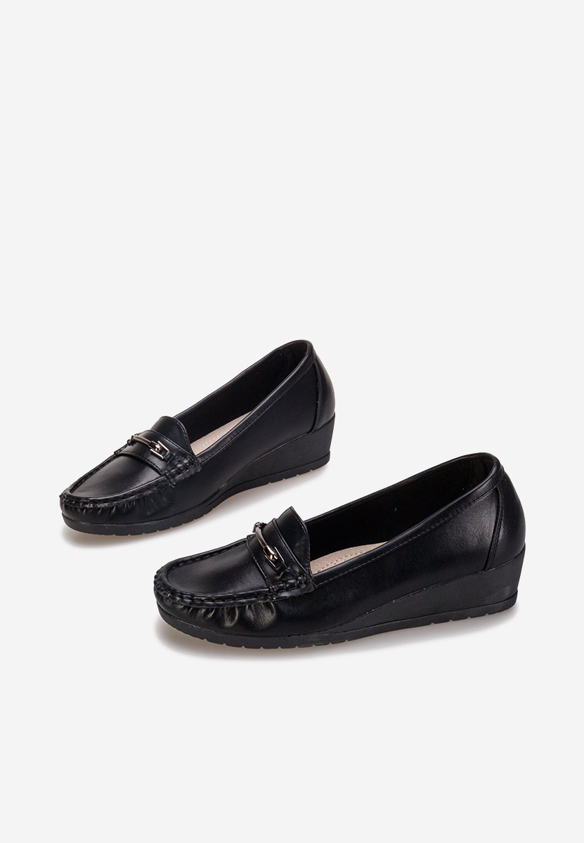 Czarne mokasyny na koturnie Norasea