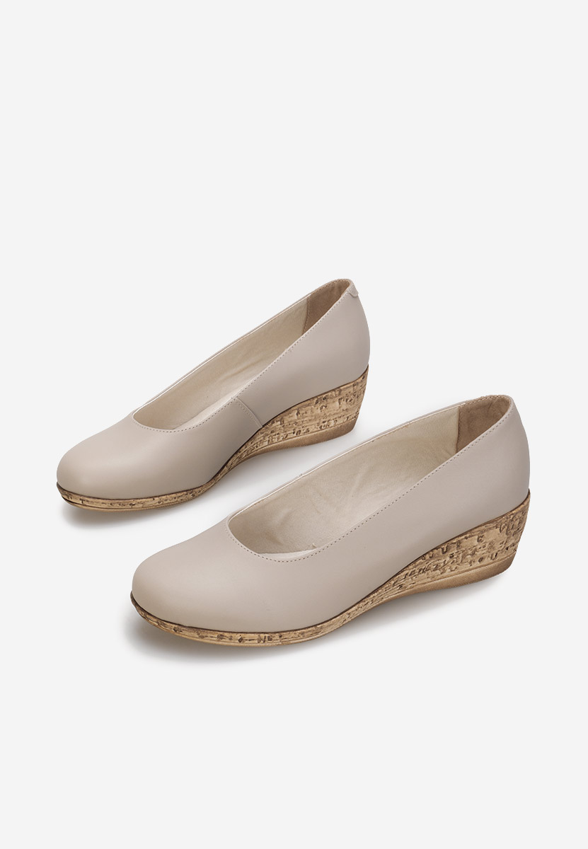 Beżowe czółenka na koturnie Sonia V3