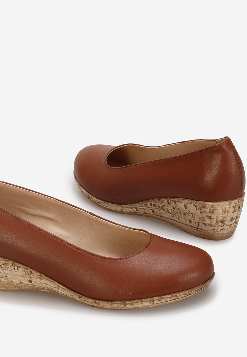 Brązowe czółenka na koturnie Sonia V3