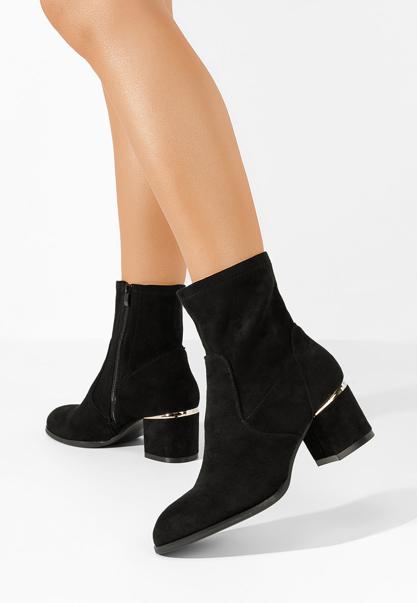 Czarne botki na słupku Sancia