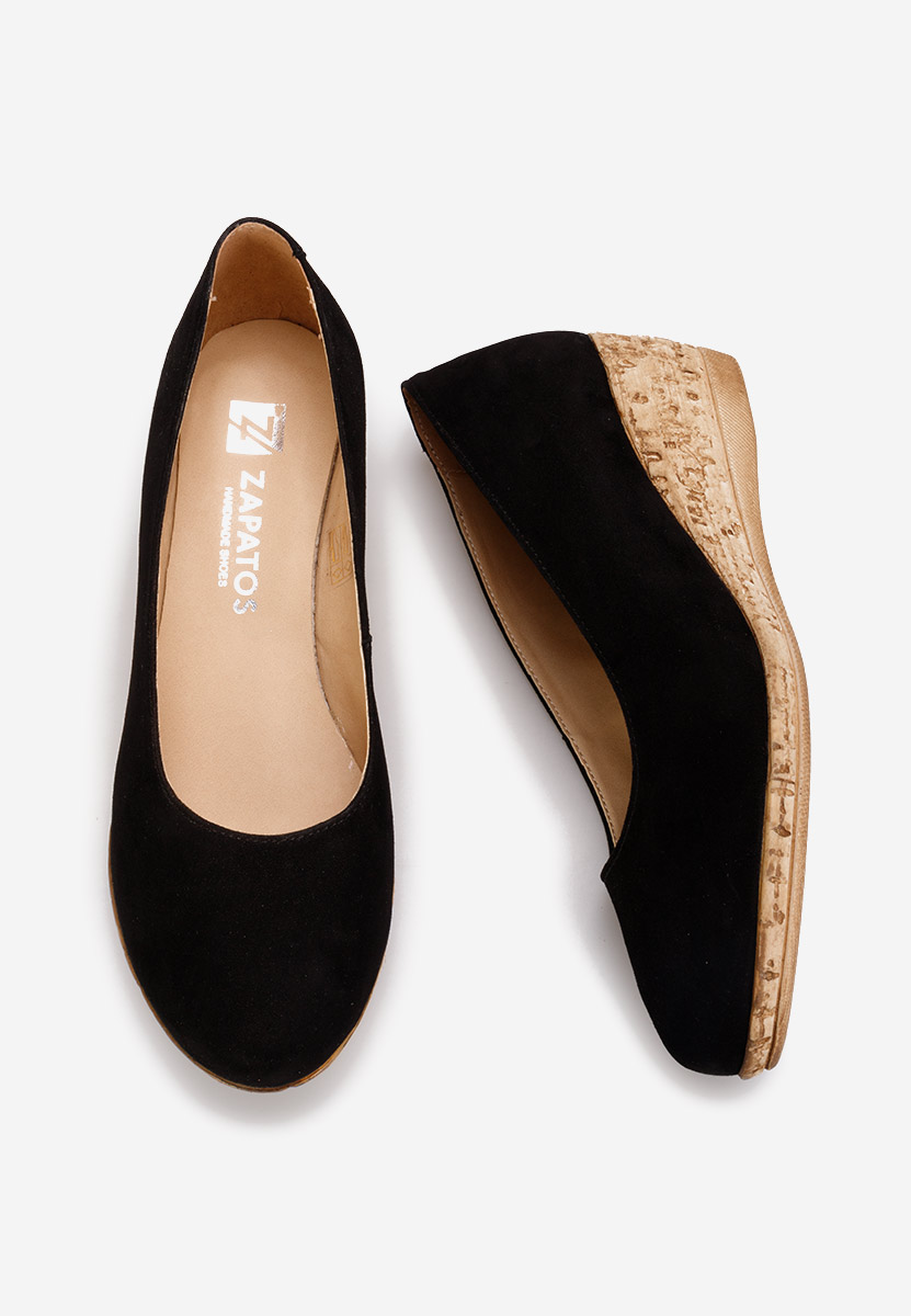 Czarne czółenka na koturnie Sonia