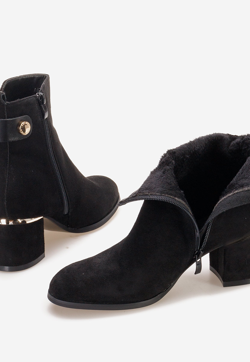 Czarne botki na słupku Sikora