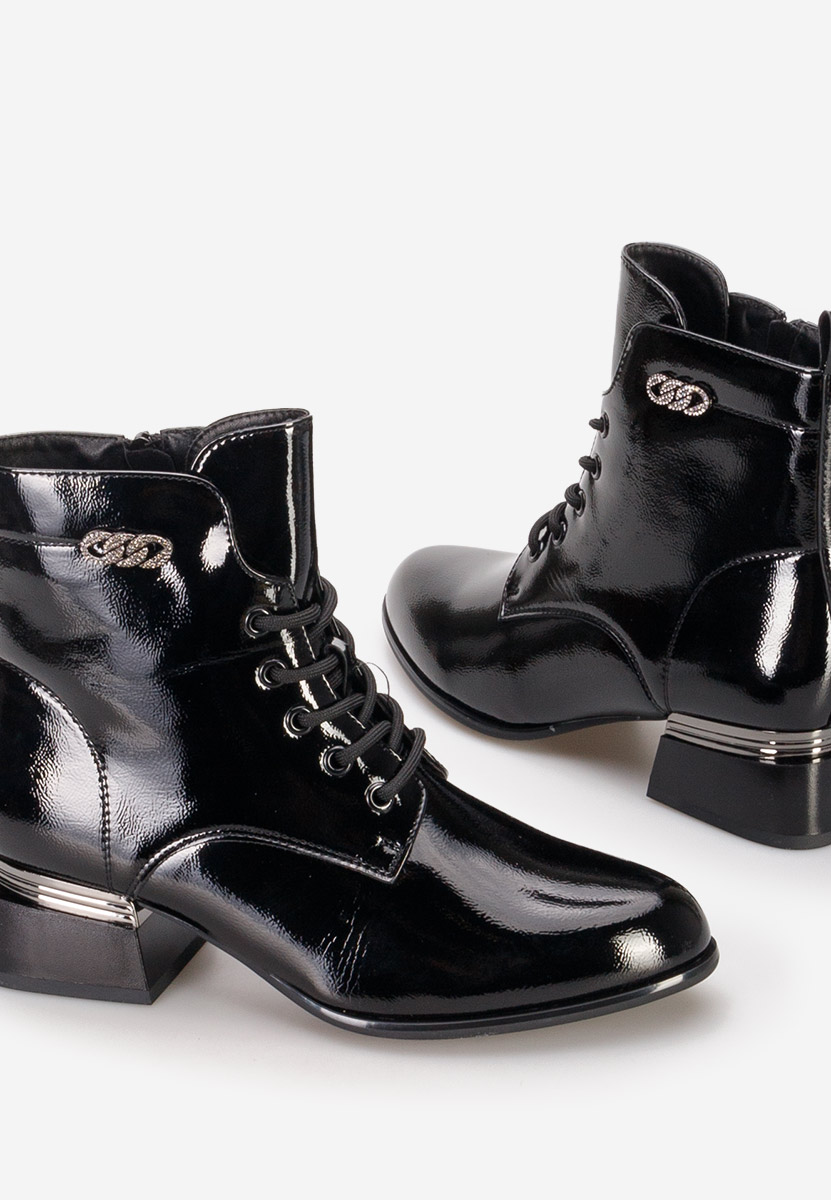 Czarne botki płaskie Zakia