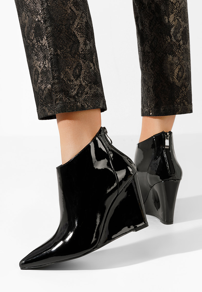 Czarne botki na koturnie Shenna