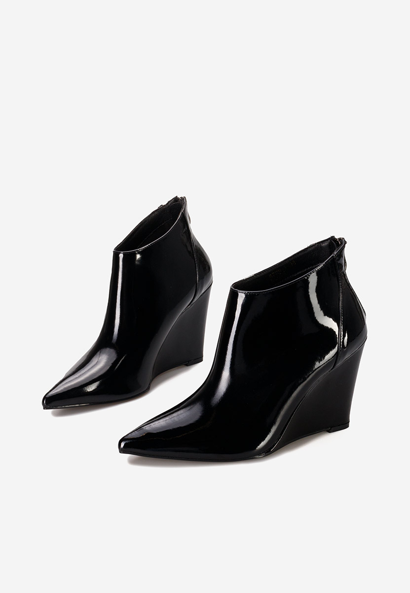 Czarne botki na koturnie Shenna