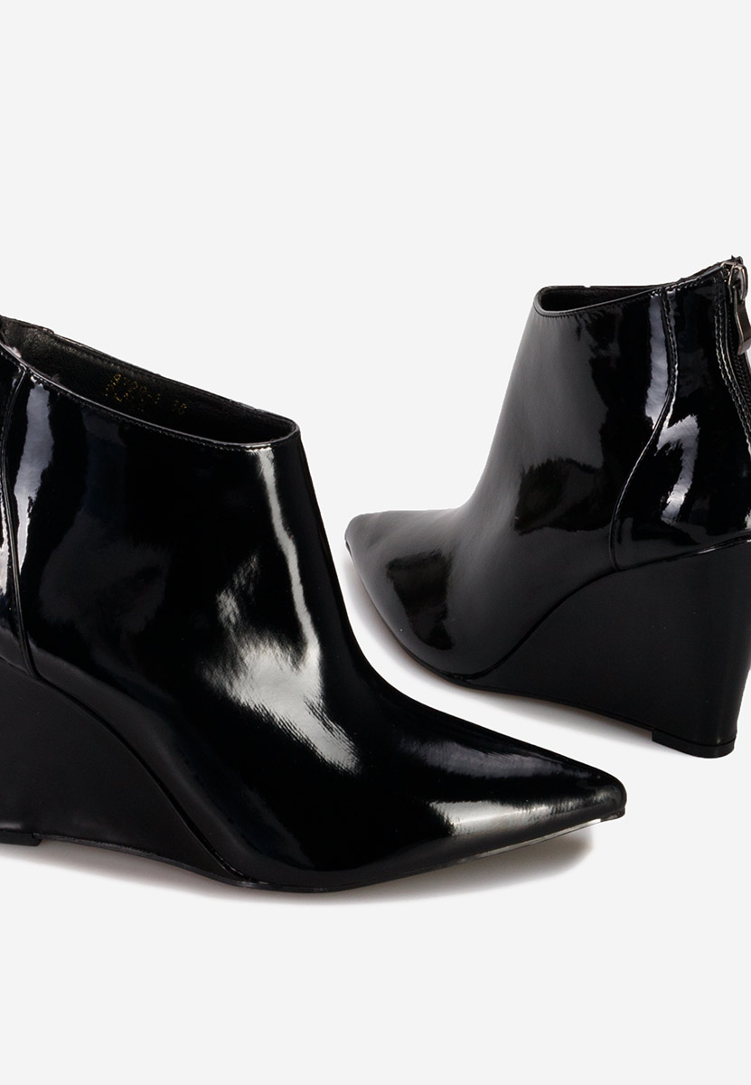 Czarne botki na koturnie Shenna