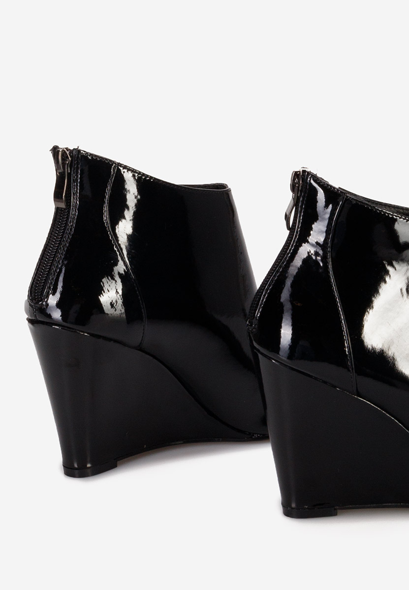 Czarne botki na koturnie Shenna