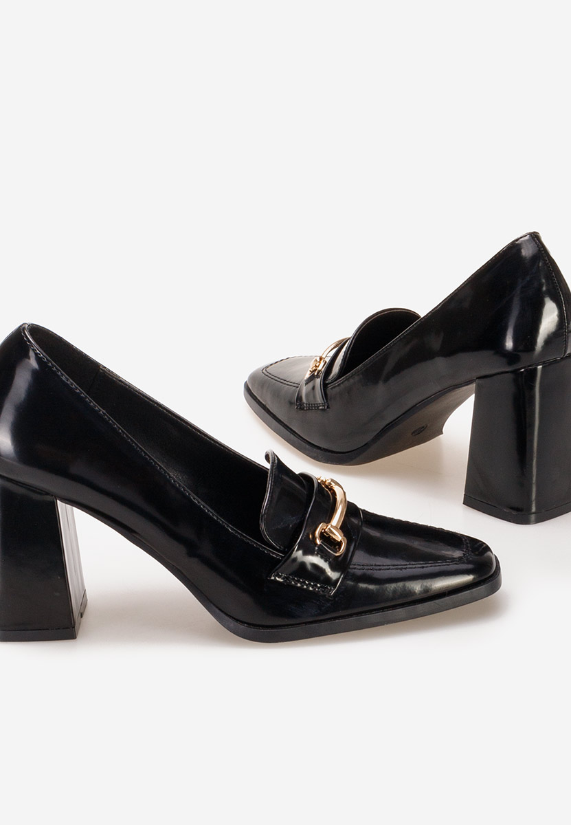 Czarne mokasyny na słupku Noriana