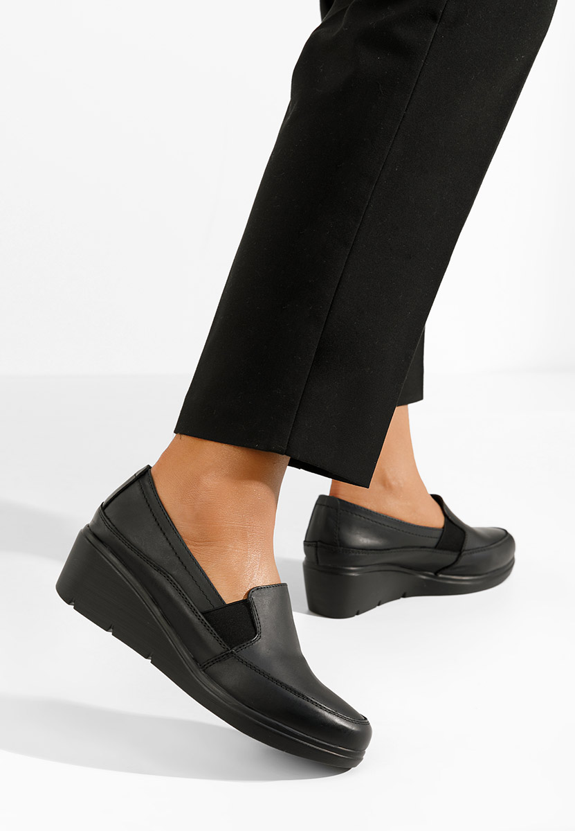 Czarne półbuty na koturnie Sabra