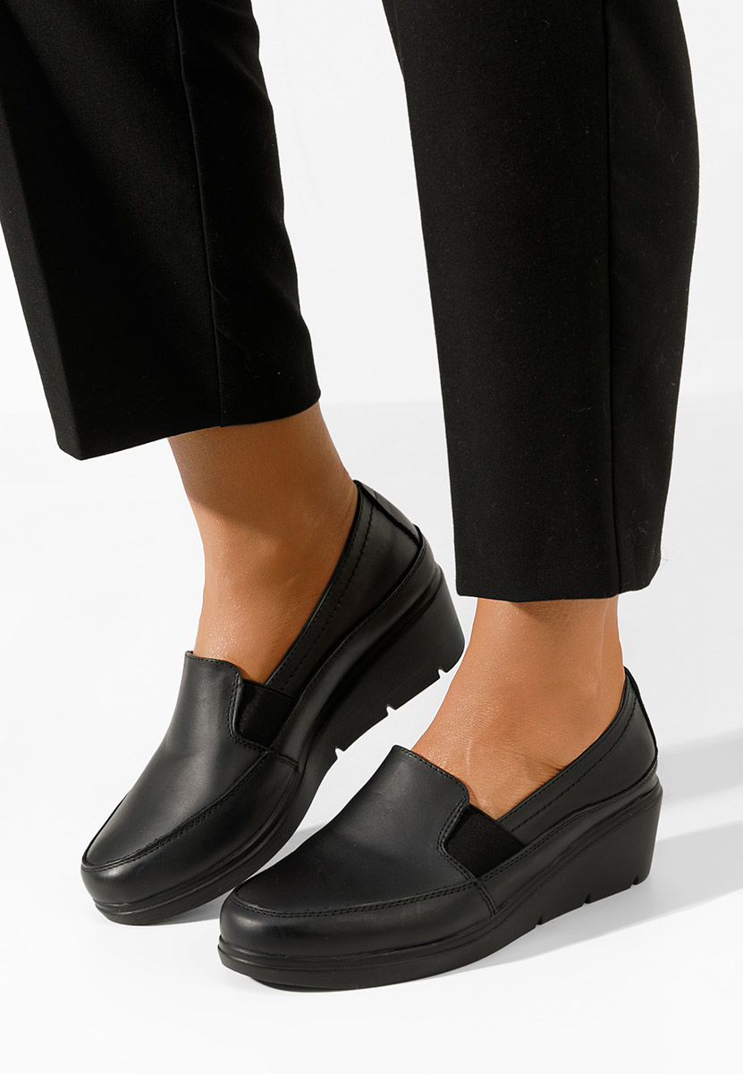 Czarne półbuty na koturnie Sabra