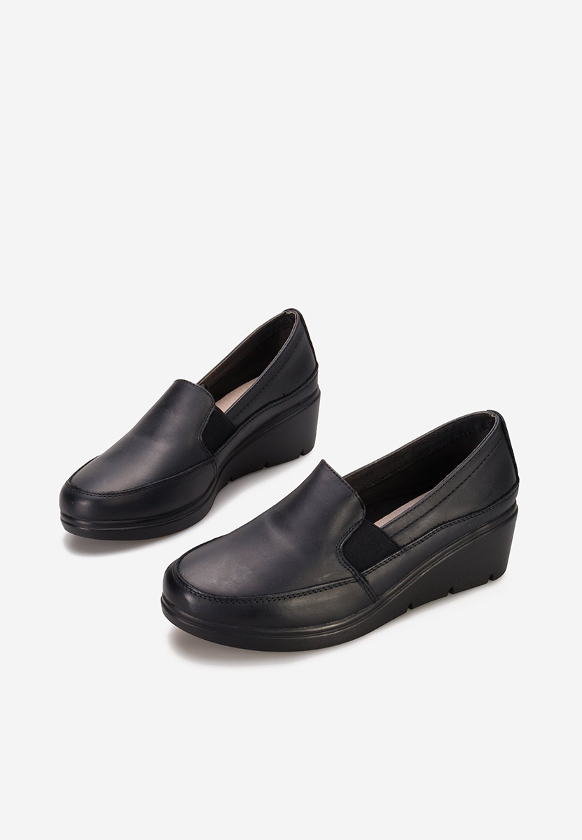 Czarne półbuty na koturnie Sabra