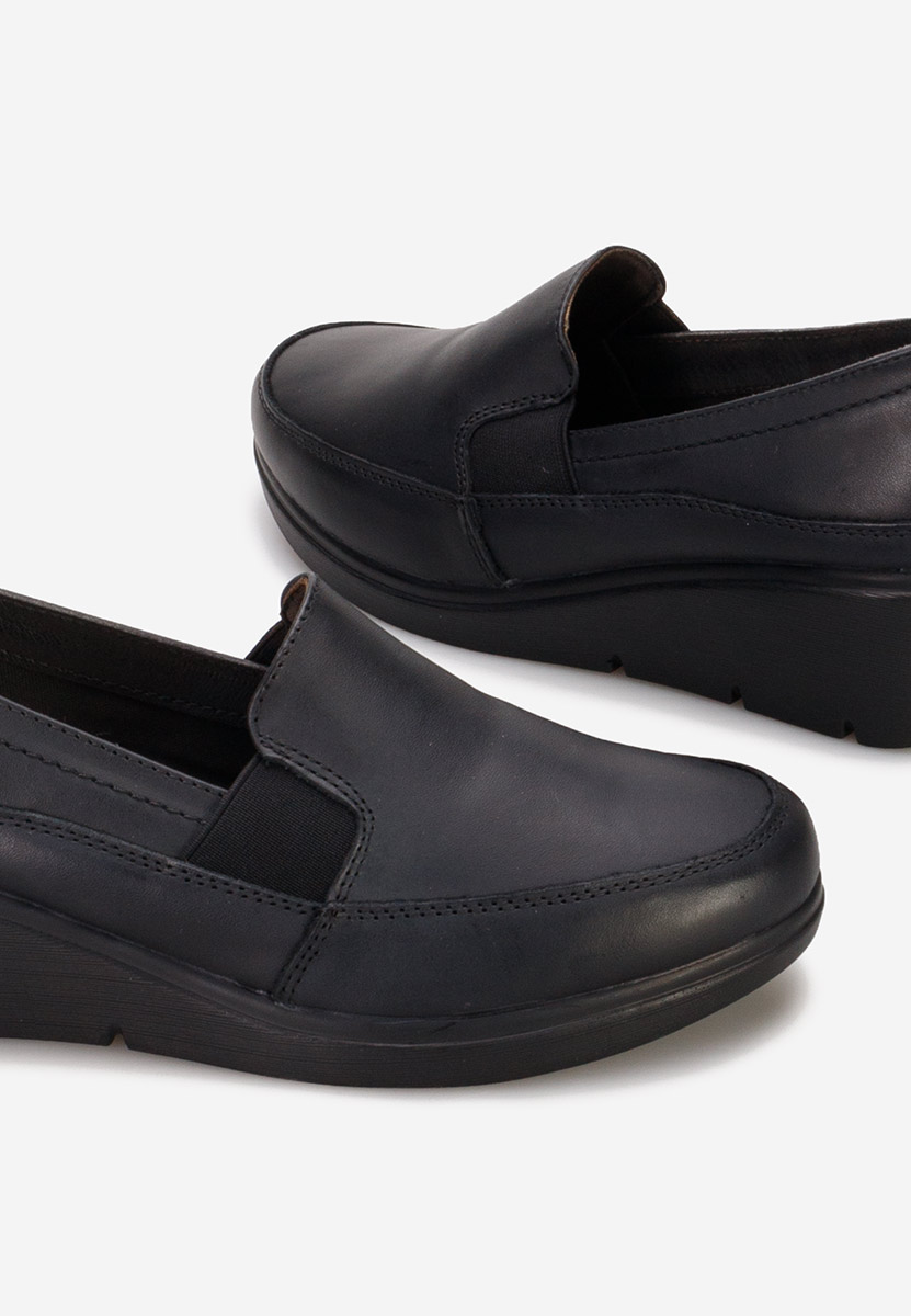 Czarne półbuty na koturnie Sabra