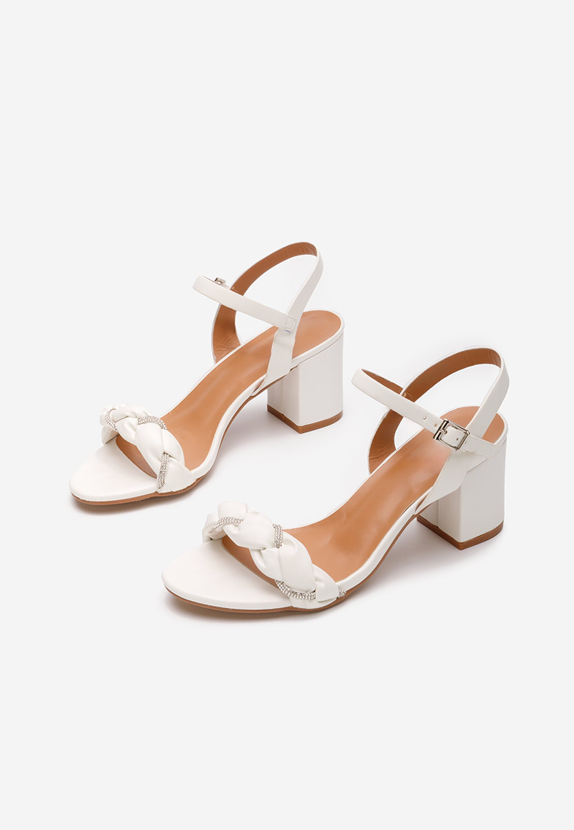 Białe sandały na słupku Brillya