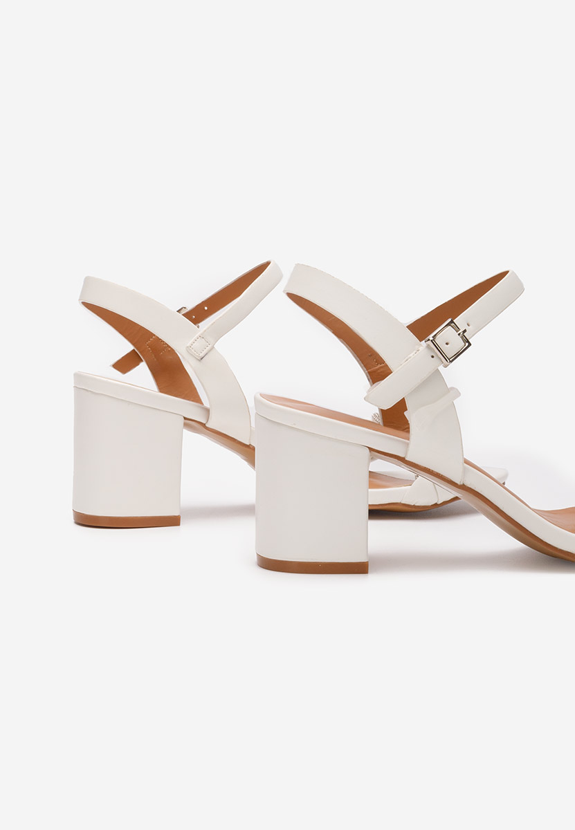 Białe sandały na słupku Brillya