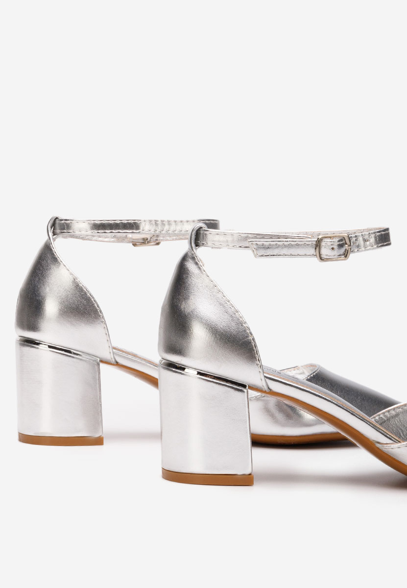 Srebrne czółenka na słupku Charmella V3