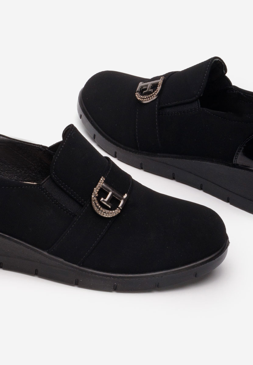 Czarne mokasyny na koturnie Gernia