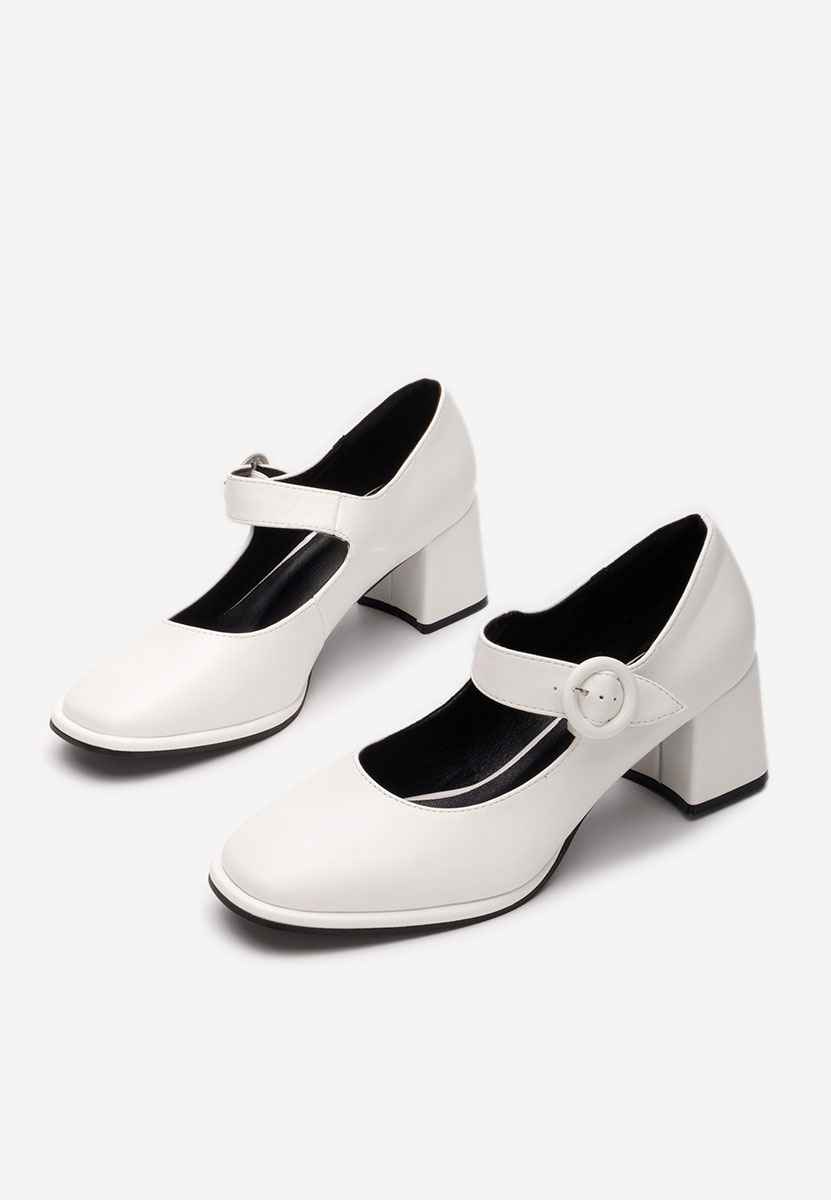 Białe czółenka na słupku Valerea