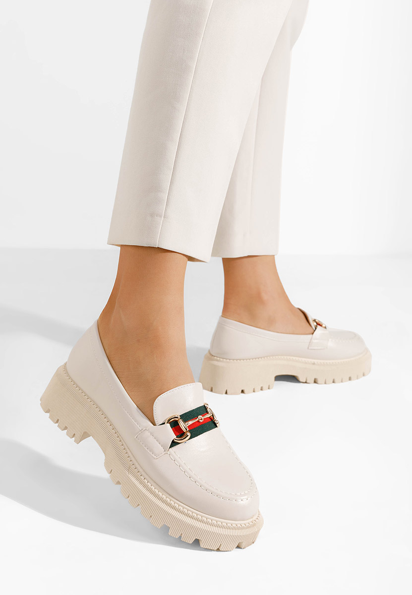 Beżowe mokasyny na grubej podeszwie Hindira