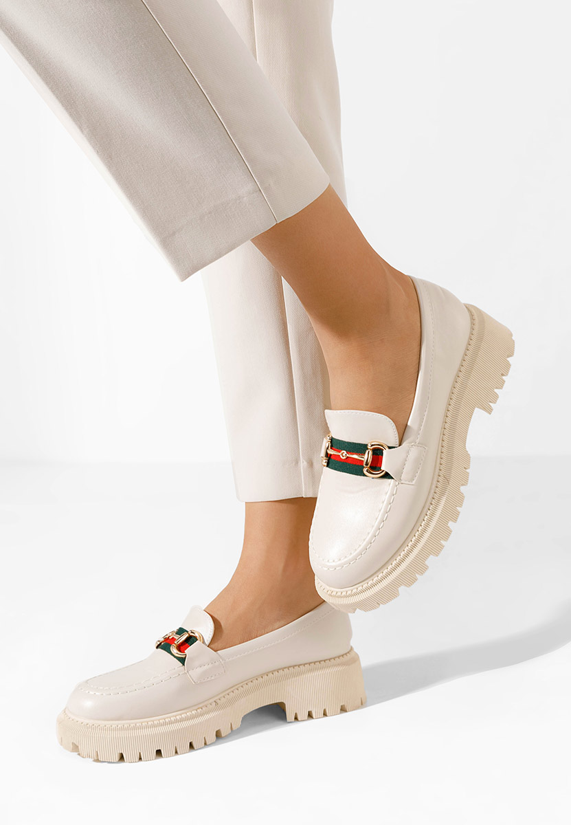 Beżowe mokasyny na grubej podeszwie Hindira