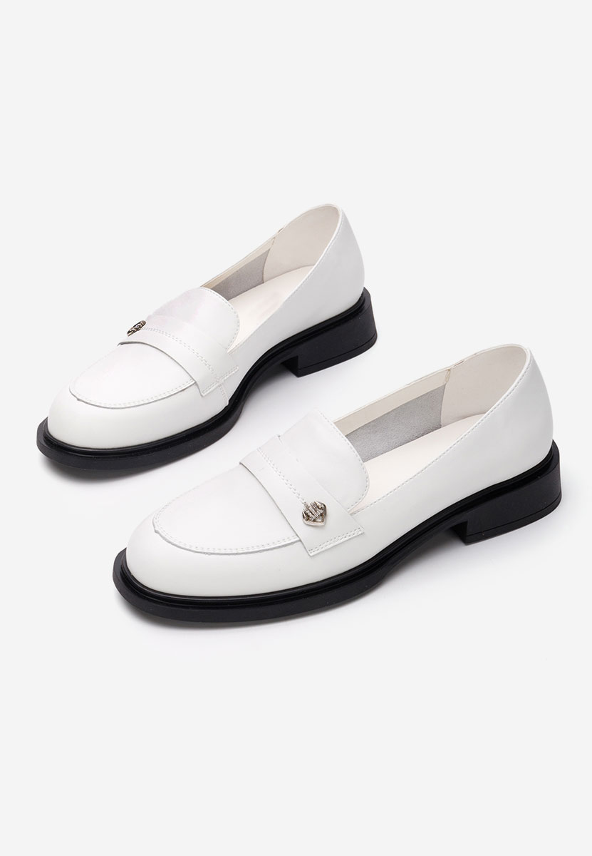 Białe loafers damskie Grapila