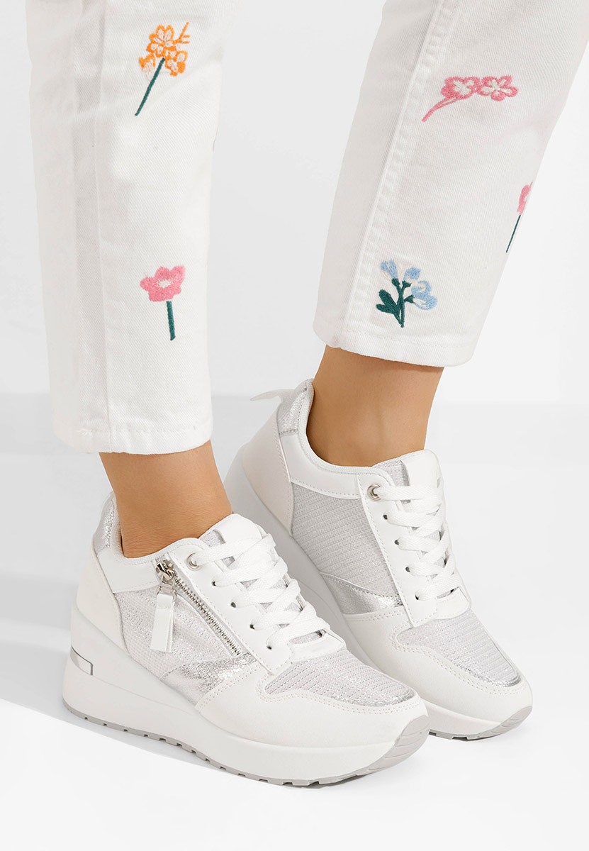 Białe sneakersy na koturnie Zenna