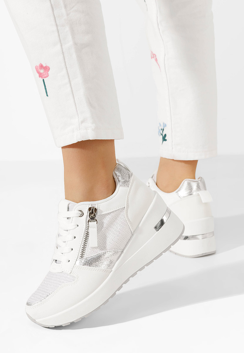Białe sneakersy na koturnie Zenna