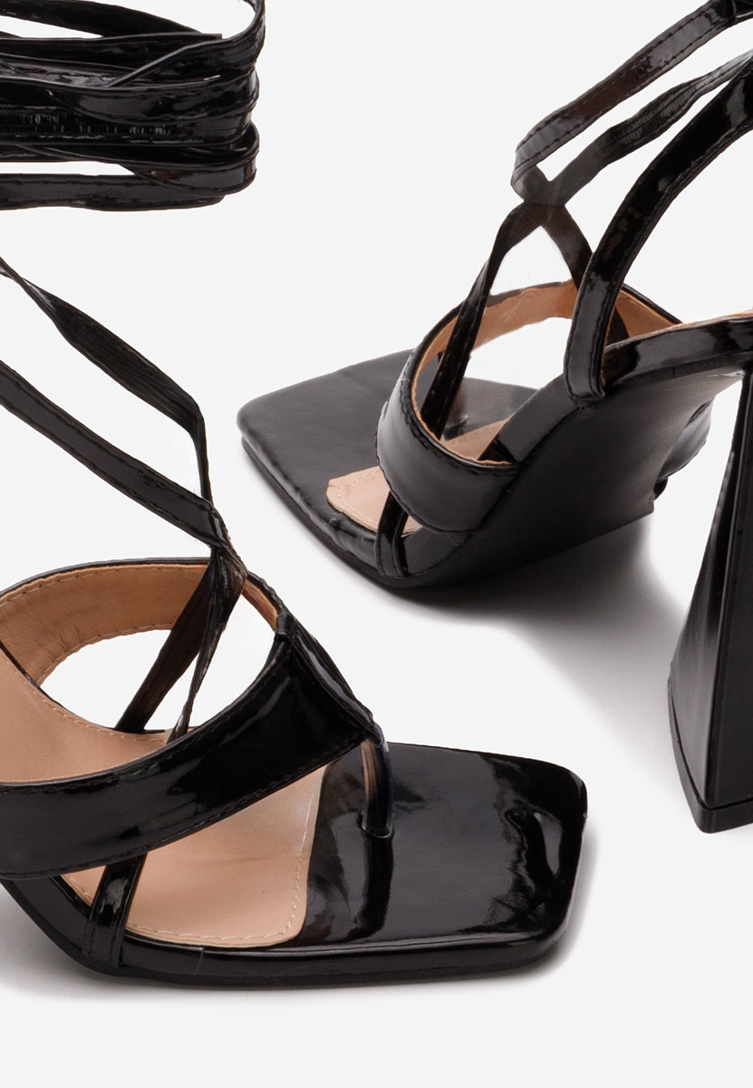 Czarne sandały wiązane Nacosia