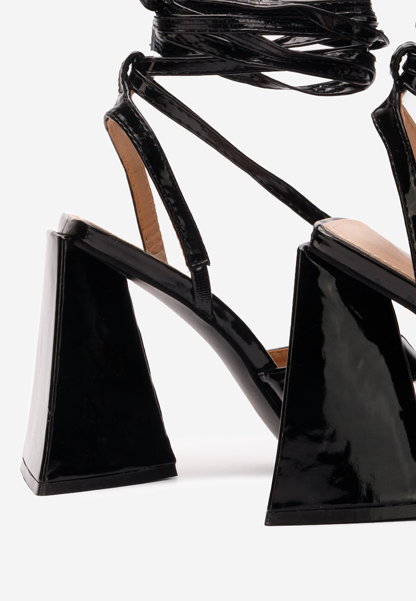 Czarne sandały wiązane Nacosia