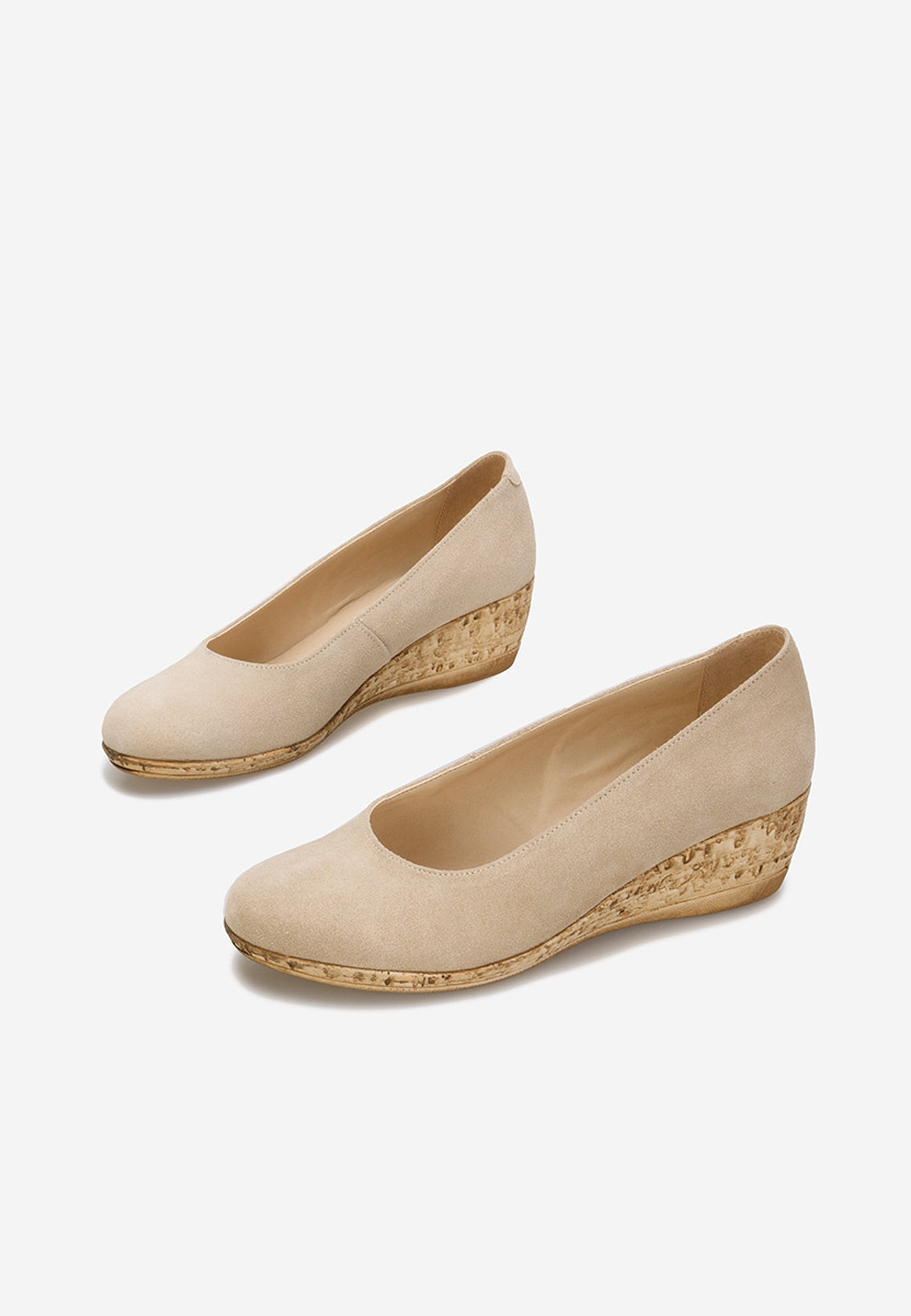 Beżowe czółenka na koturnie Sonia