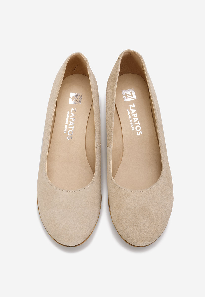 Beżowe czółenka na koturnie Sonia