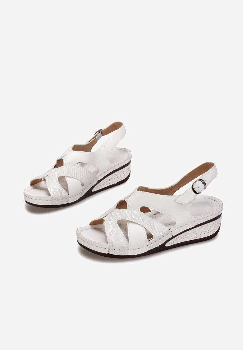 Białe sandały na koturnie Bocaina