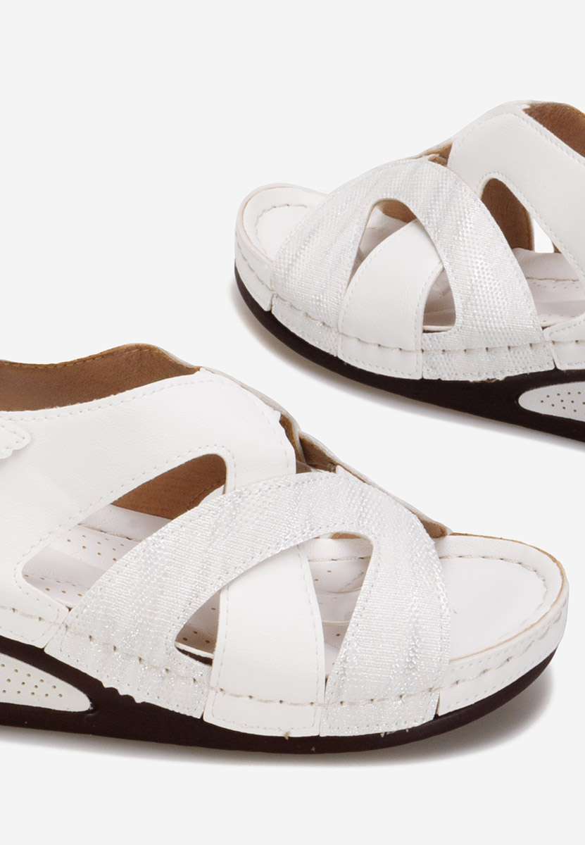 Białe sandały na koturnie Bocaina