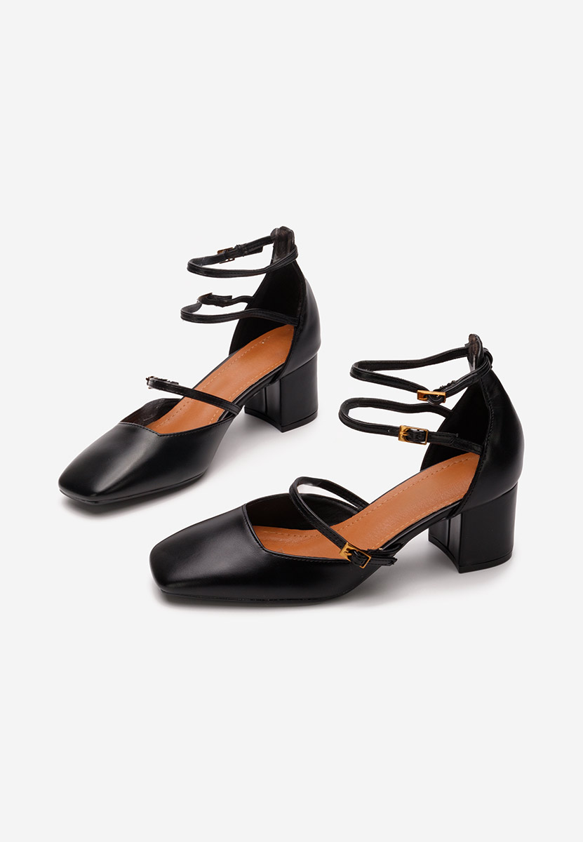 Czarne czółenka na słupku Demara V2