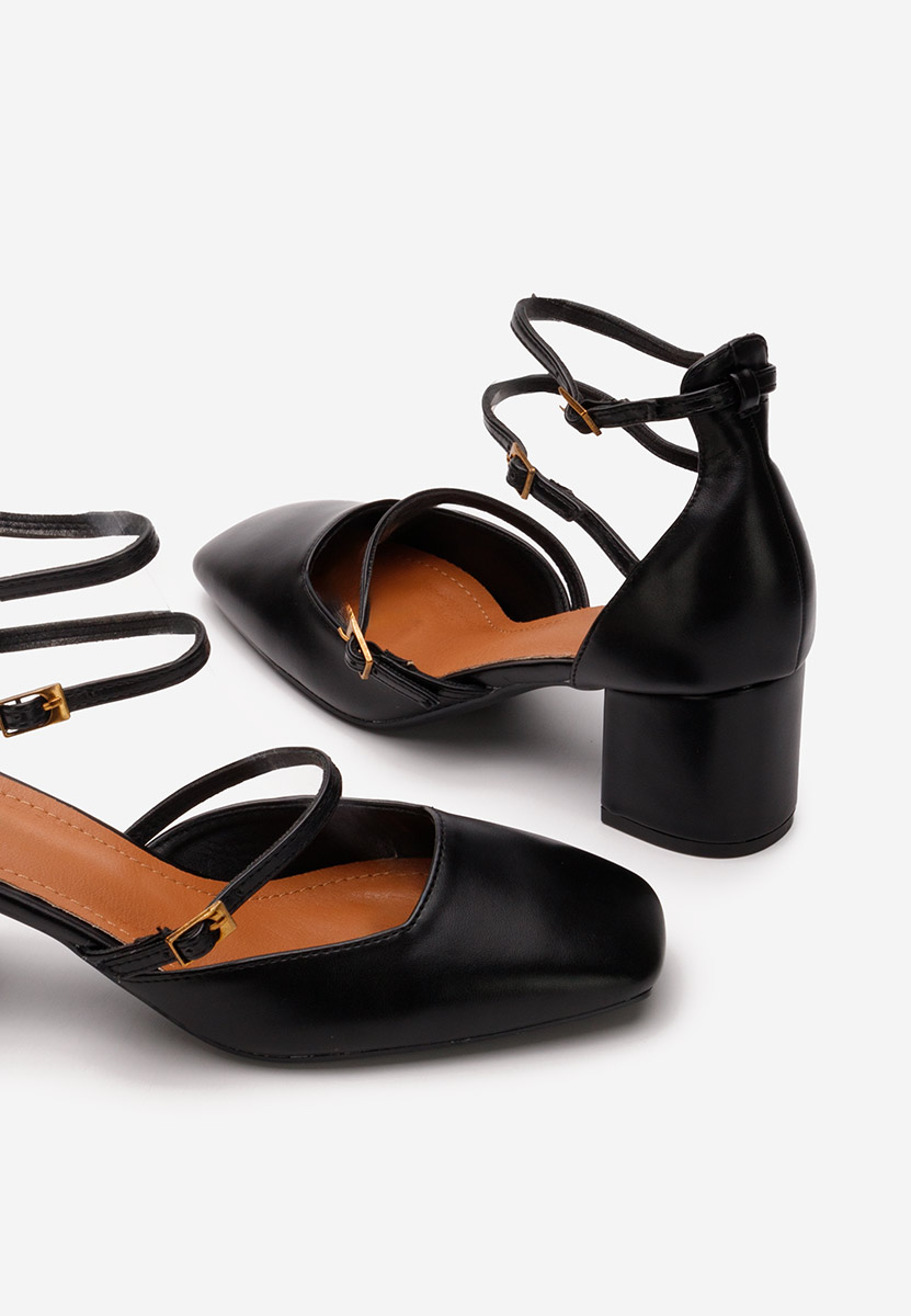 Czarne czółenka na słupku Demara V2