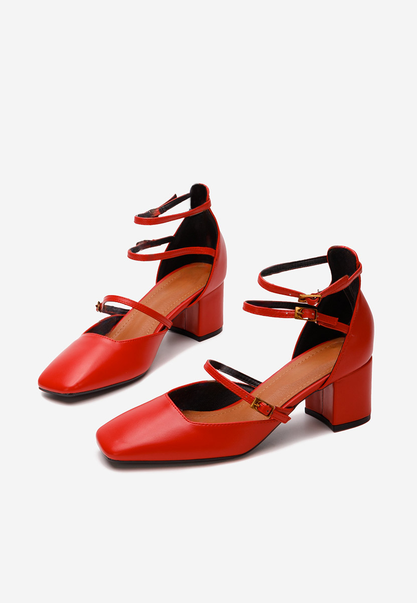 Czerwone czółenka na słupku Demara V2