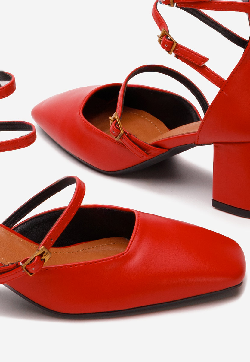 Czerwone czółenka na słupku Demara V2