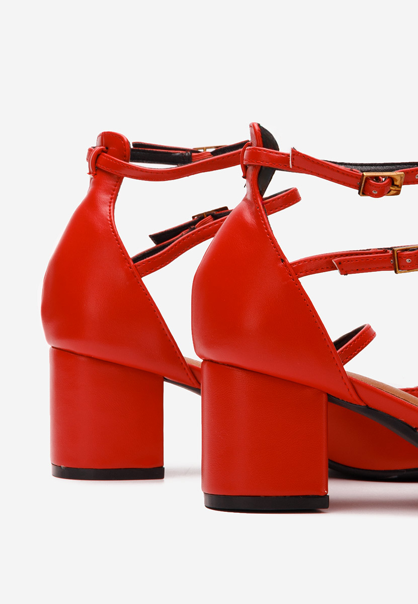 Czerwone czółenka na słupku Demara V2