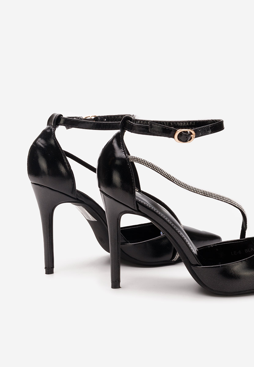 Czarne czółenka na szpilce Cleora