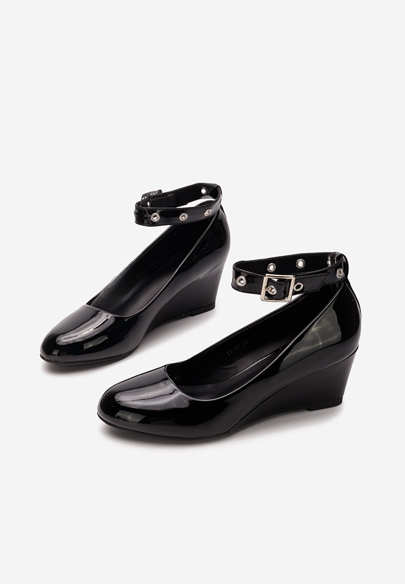 Czarne czółenka na koturnie Alyssa