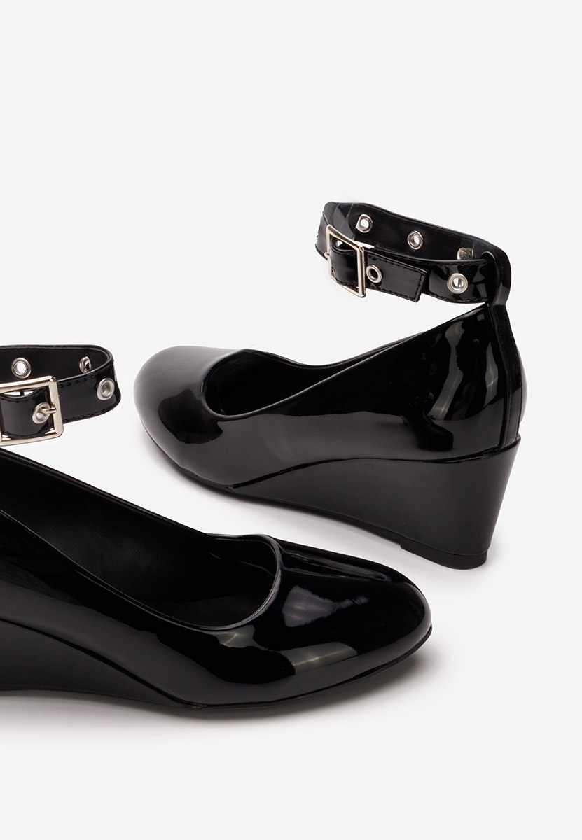 Czarne czółenka na koturnie Alyssa