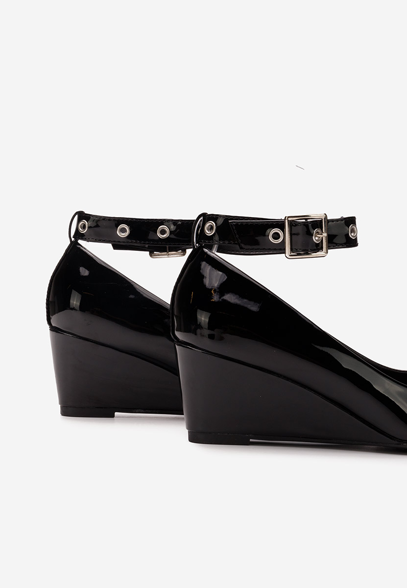 Czarne czółenka na koturnie Alyssa