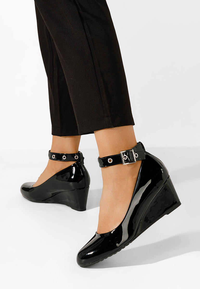 Czarne czółenka na koturnie Alyssa