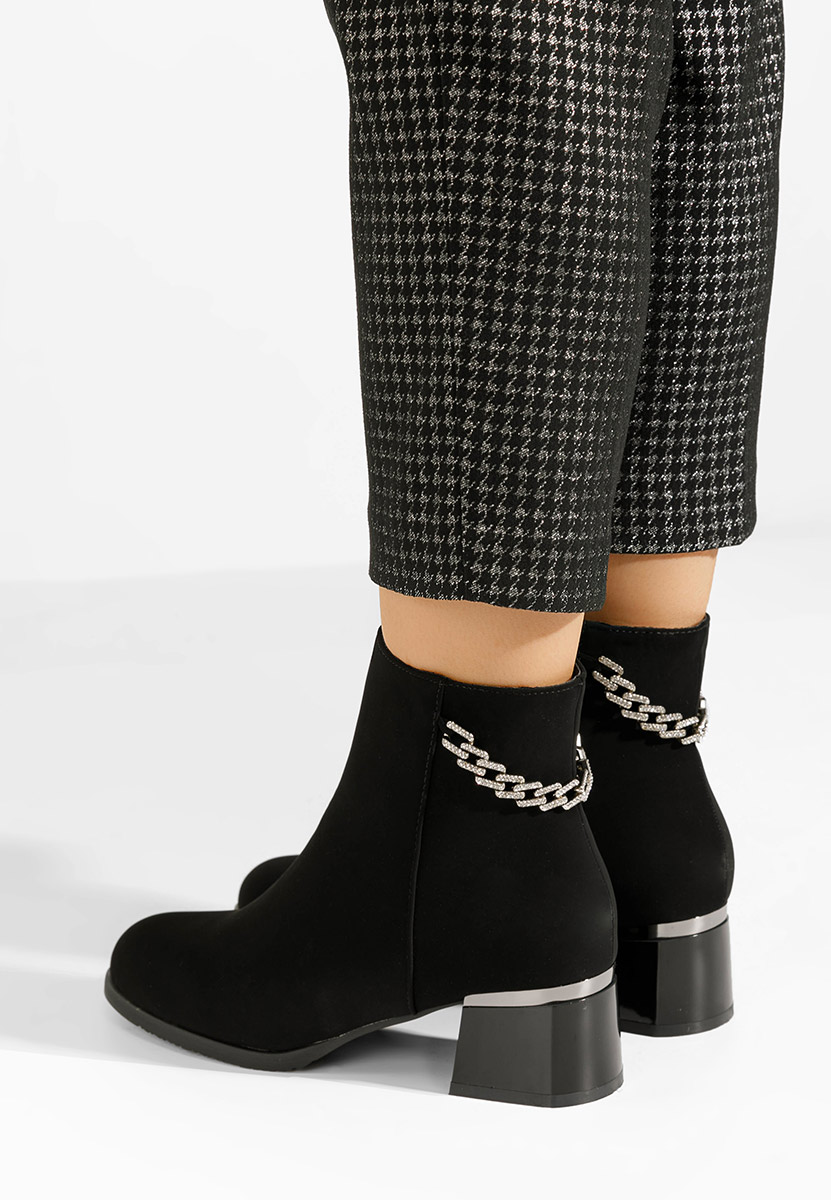 Czarne botki na słupku Kailena