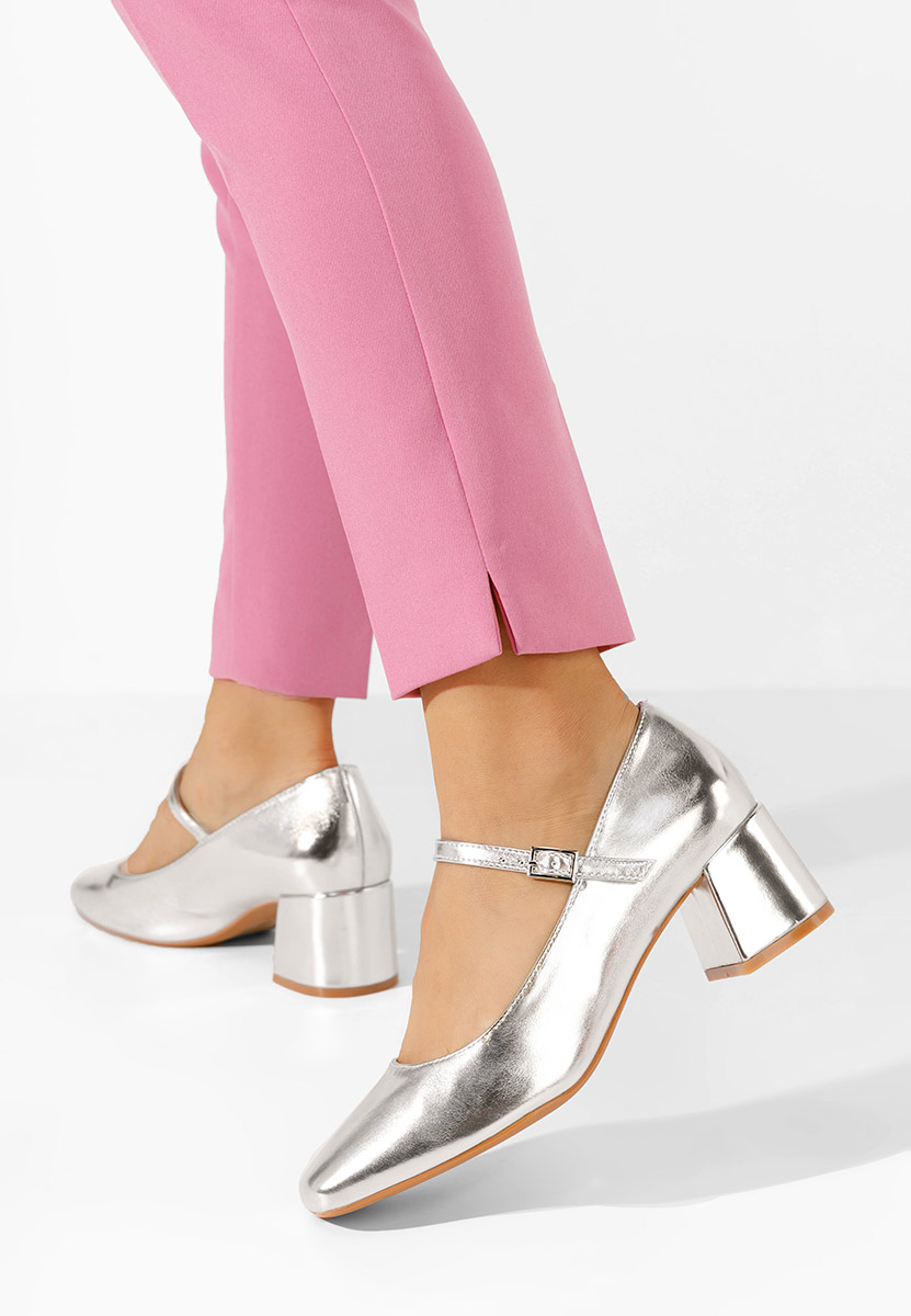 Srebrne czółenka na słupku Erosa V3